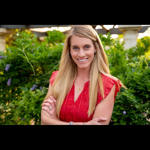 Meet your Posher, Stephanie - Picture 1 of 1